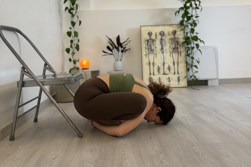 Kurmāsana, la posizione della tartaruga